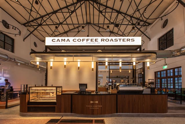 CAMA COFFEE ROASTERS豆留文青的中島吧台。